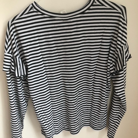 Basic everyday top - Picture 2 of 5